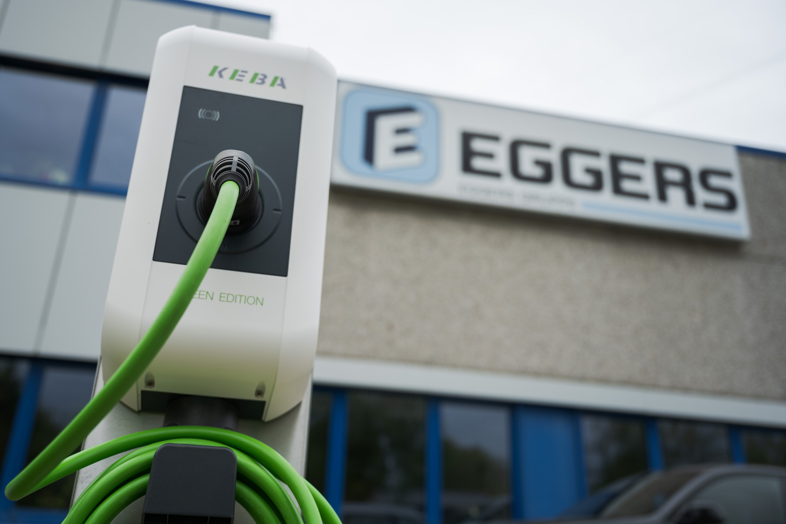 Eine der neuen E-Ladesäulen der EGGERS-Gruppe am Standort in Tangstedt, Copyright EGGERS Tiefbau GmbH